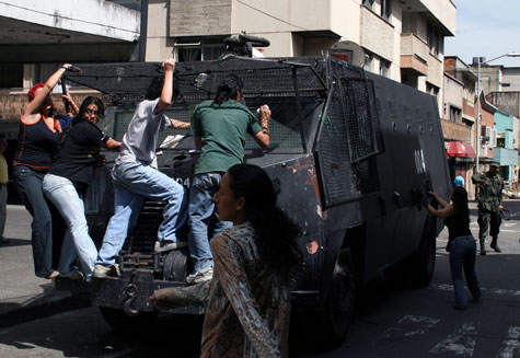 Amplio reportaje fotográfico de la represión policial sobre la Red